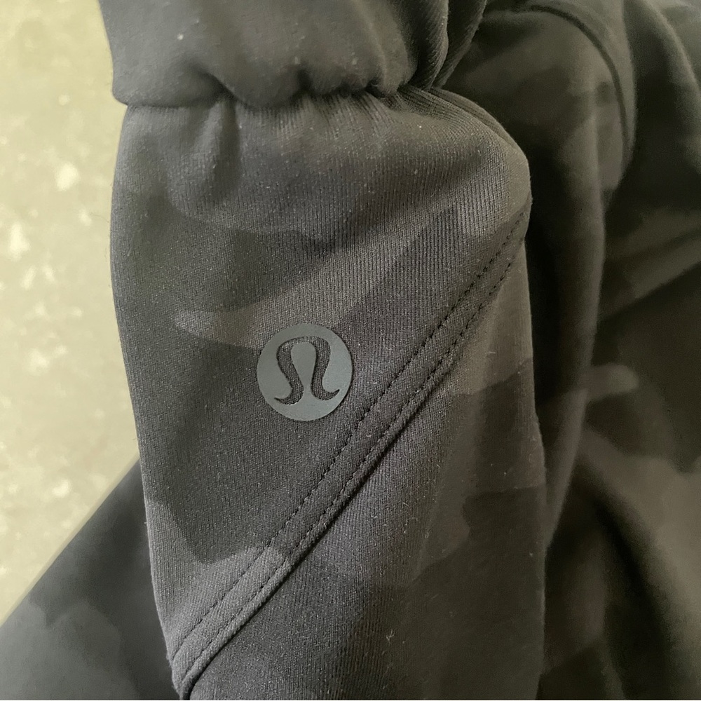 Lululemon Stretch High Rise 7/8 Pants - Camo Size 2 - Picture 6 of 9